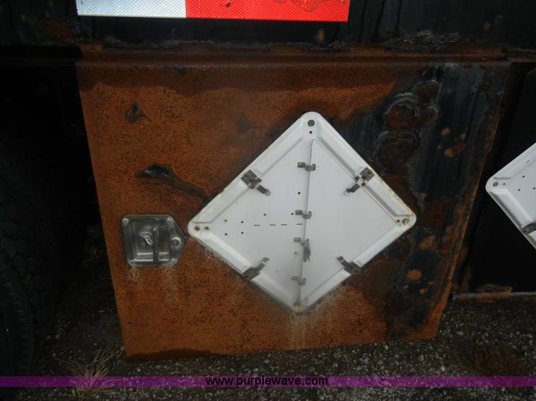 image for item D4561 2002 Freightliner FL70