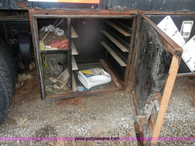 image for item D4561 2002 Freightliner FL70