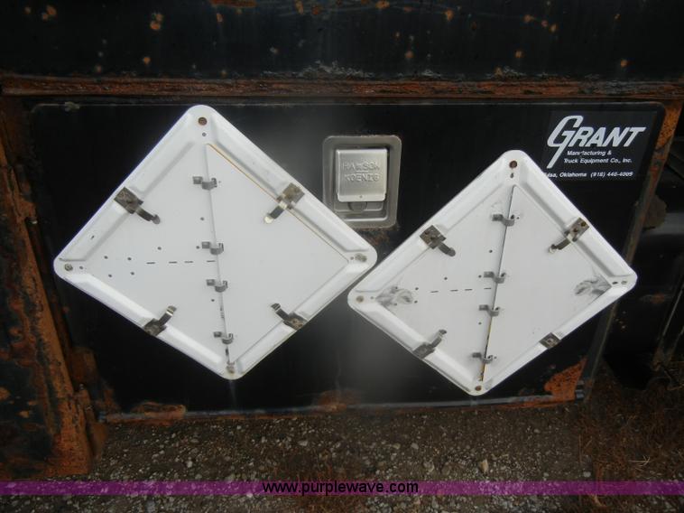 image for item D4561 2002 Freightliner FL70