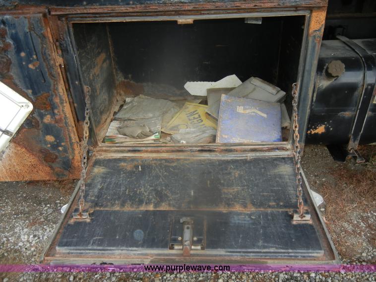 image for item D4561 2002 Freightliner FL70