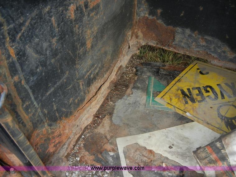 image for item D4561 2002 Freightliner FL70