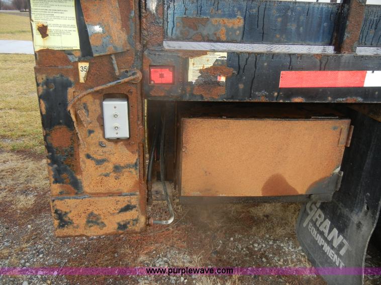 image for item D4561 2002 Freightliner FL70