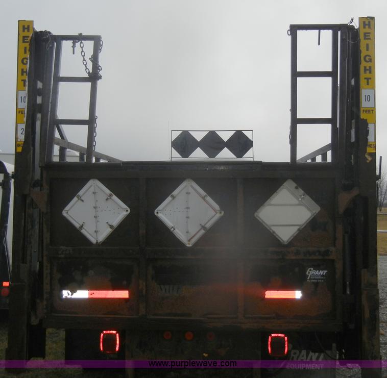 image for item D4561 2002 Freightliner FL70