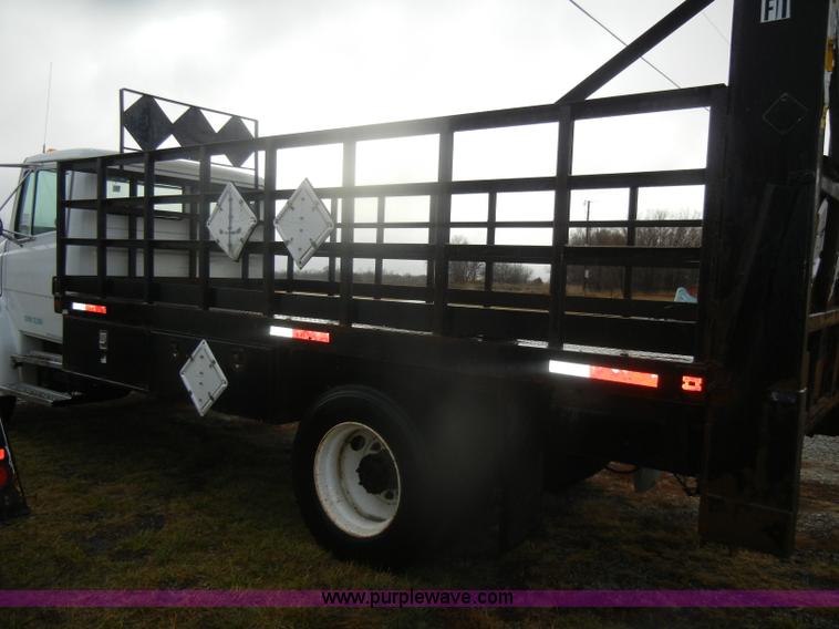 image for item D4561 2002 Freightliner FL70