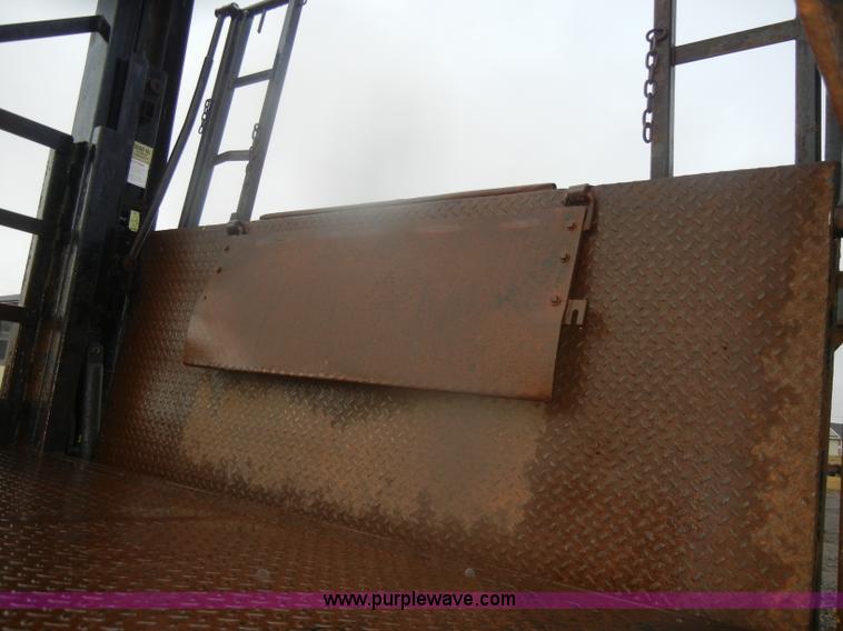 image for item D4561 2002 Freightliner FL70