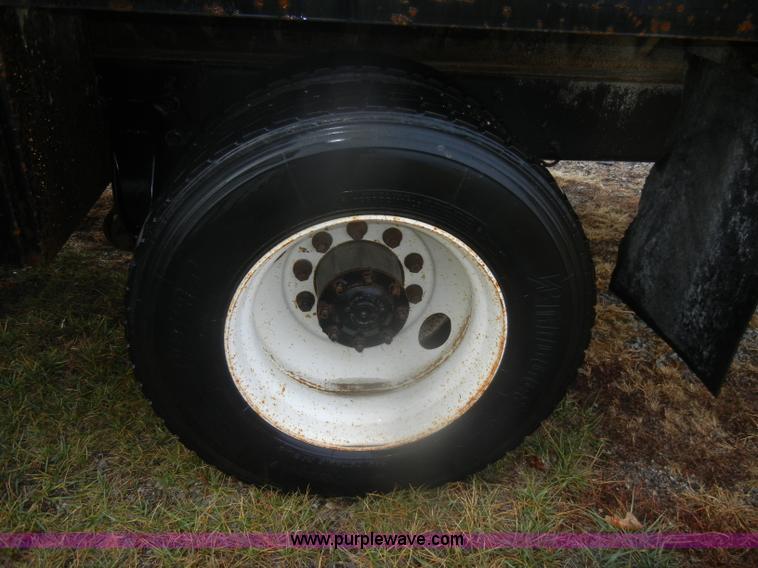 image for item D4561 2002 Freightliner FL70