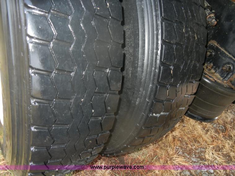 image for item D4561 2002 Freightliner FL70