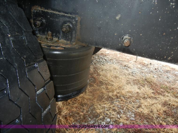 image for item D4561 2002 Freightliner FL70