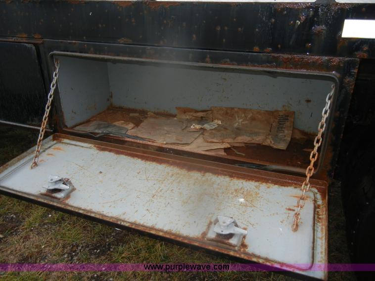 image for item D4561 2002 Freightliner FL70