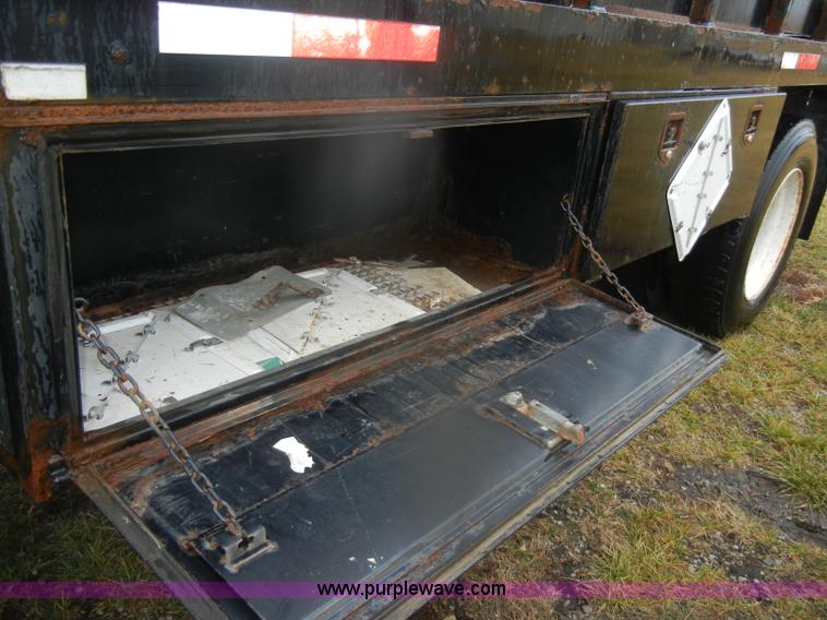 image for item D4561 2002 Freightliner FL70