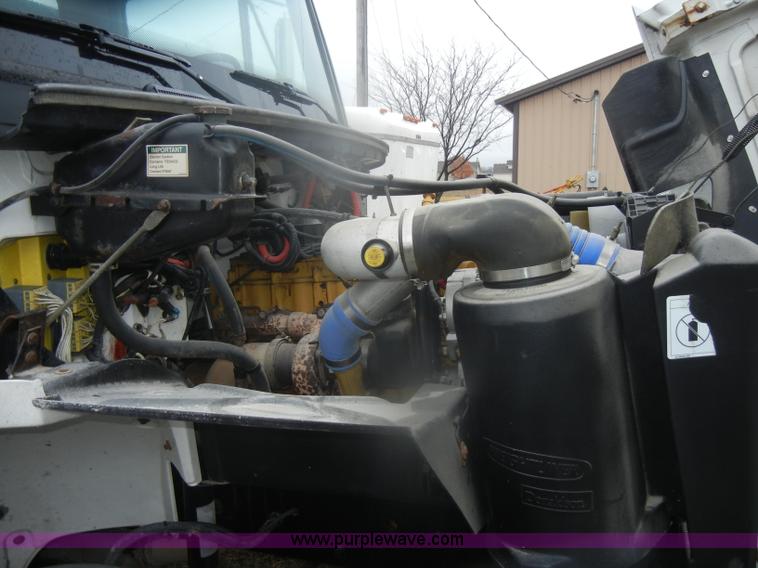 image for item D4561 2002 Freightliner FL70