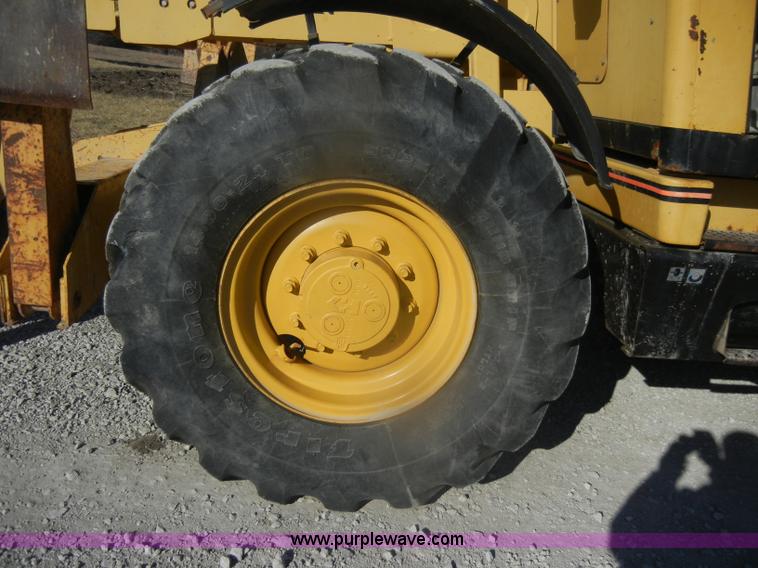 image for item D4583 1998 Caterpillar TH103 telehandler