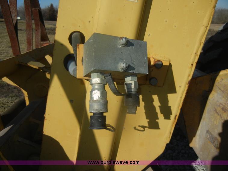 image for item D4583 1998 Caterpillar TH103 telehandler