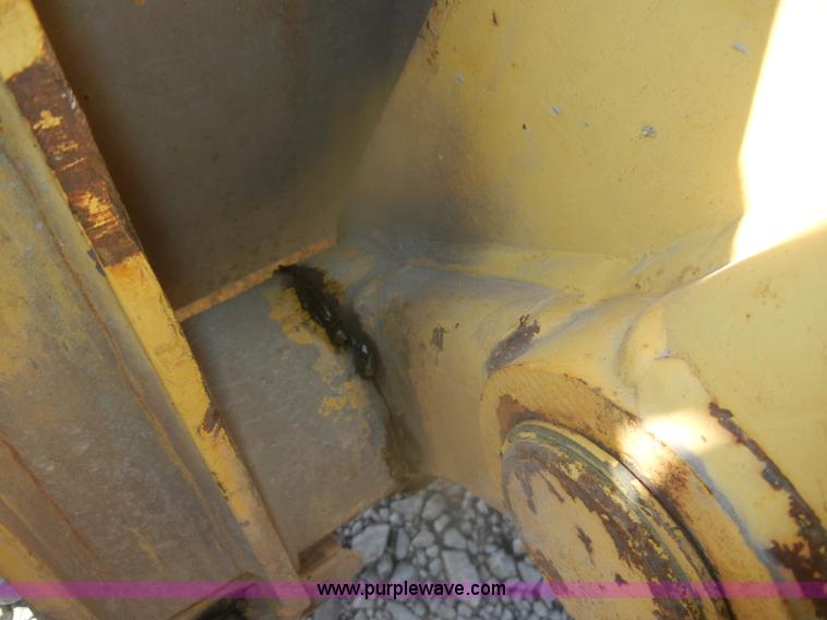 image for item D4583 1998 Caterpillar TH103 telehandler