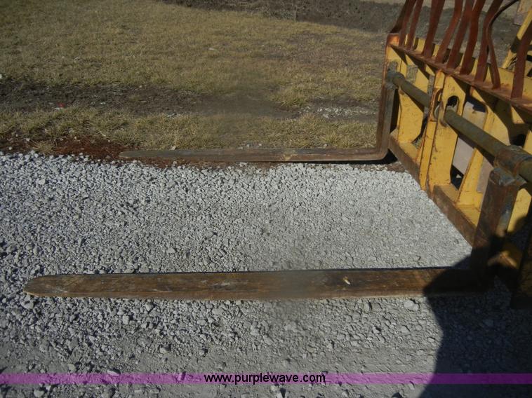 image for item D4583 1998 Caterpillar TH103 telehandler