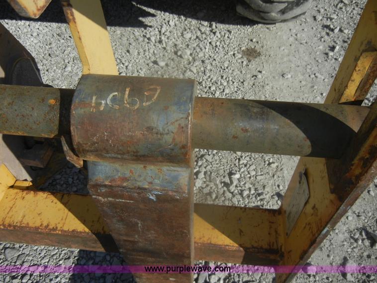 image for item D4583 1998 Caterpillar TH103 telehandler