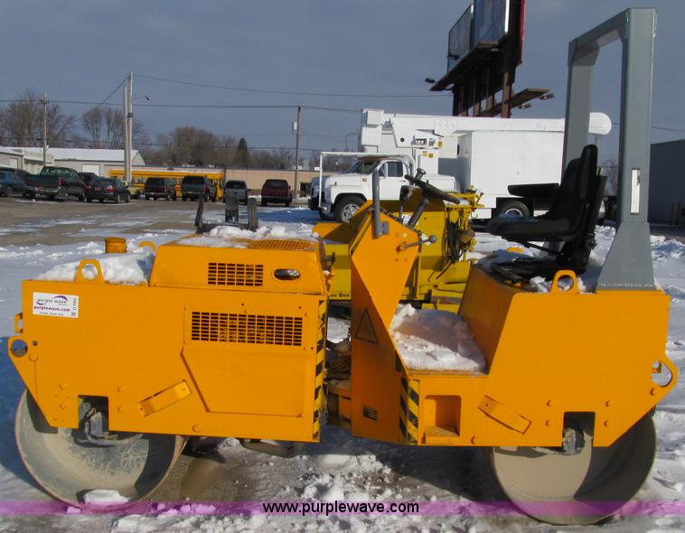 image for item D7062 Case W252 Vibromax dual drum vibratory roller