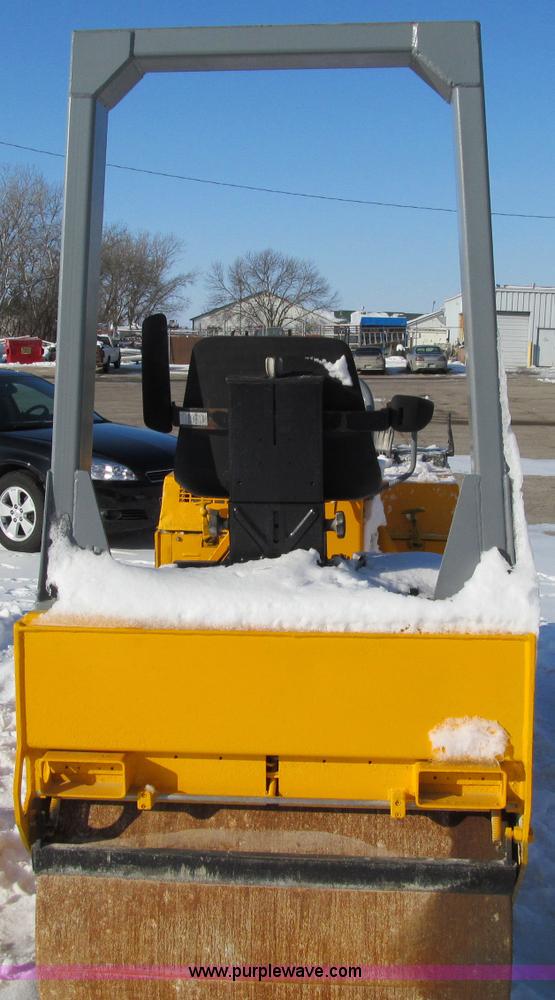 image for item D7062 Case W252 Vibromax dual drum vibratory roller