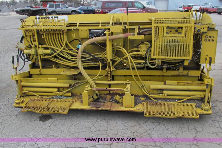 image for item D7063 Gehl 650 Powerbox asphalt paver