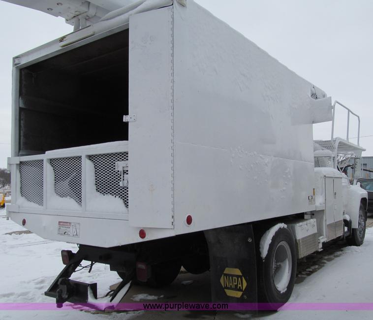 image for item D7064 1984 Ford boom truck