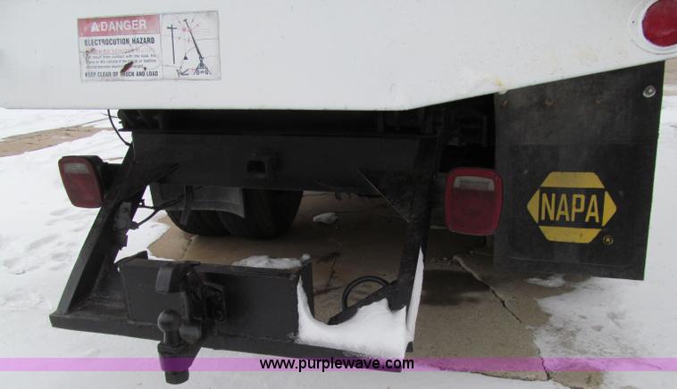 image for item D7064 1984 Ford boom truck