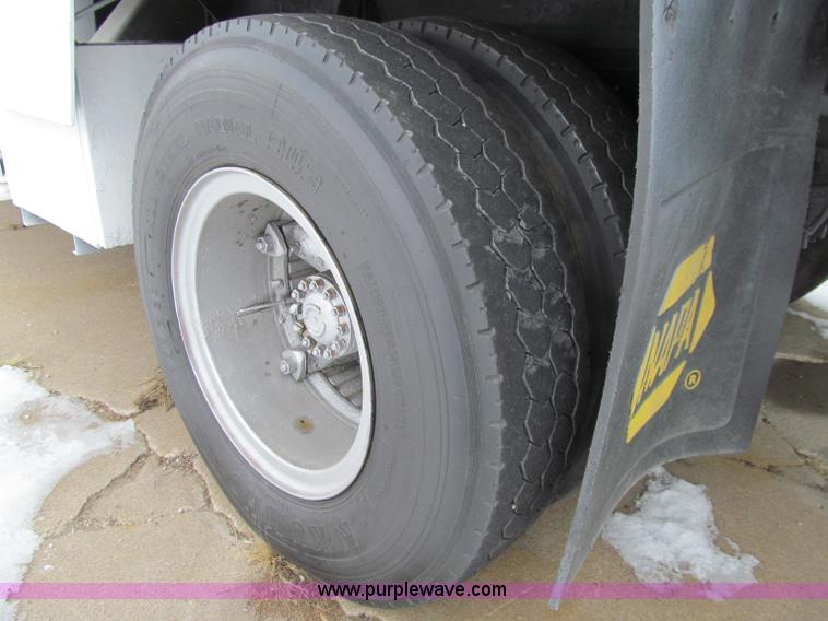 image for item D7064 1984 Ford boom truck