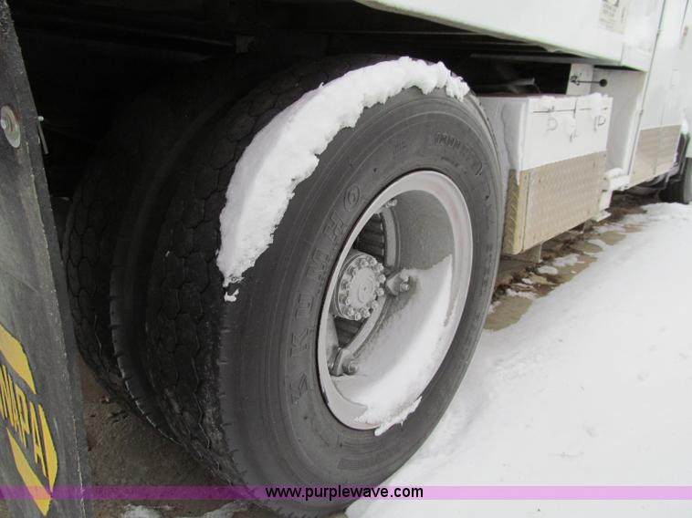 image for item D7064 1984 Ford boom truck