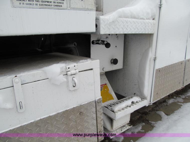 image for item D7064 1984 Ford boom truck