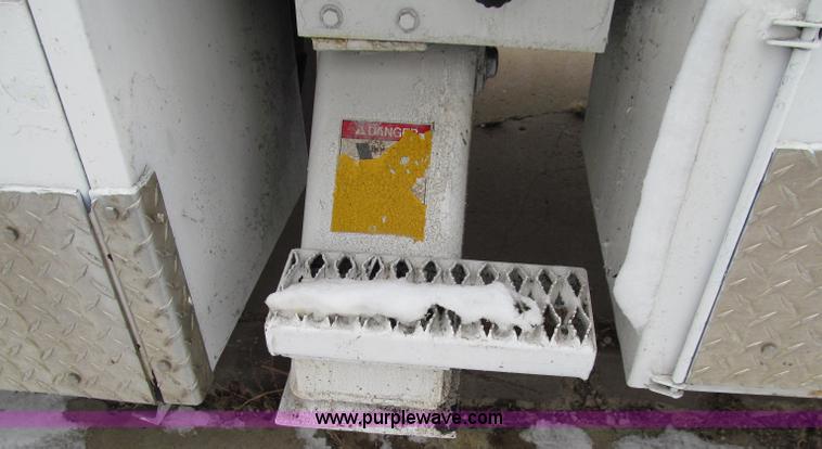 image for item D7064 1984 Ford boom truck