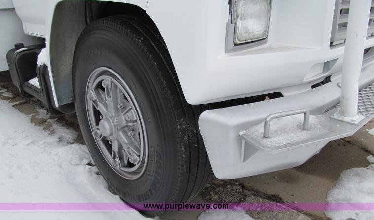 image for item D7064 1984 Ford boom truck