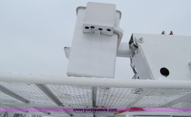 image for item D7064 1984 Ford boom truck