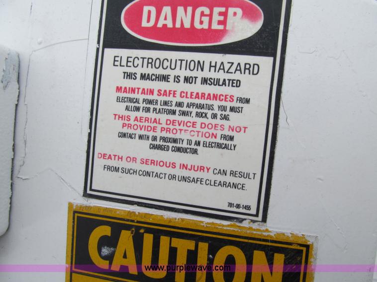 image for item D7064 1984 Ford boom truck