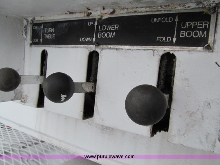 image for item D7064 1984 Ford boom truck