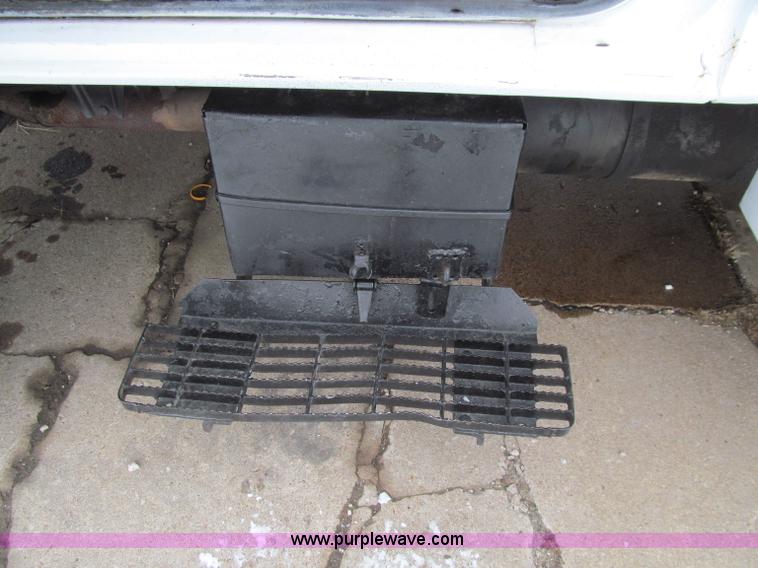 image for item D7064 1984 Ford boom truck