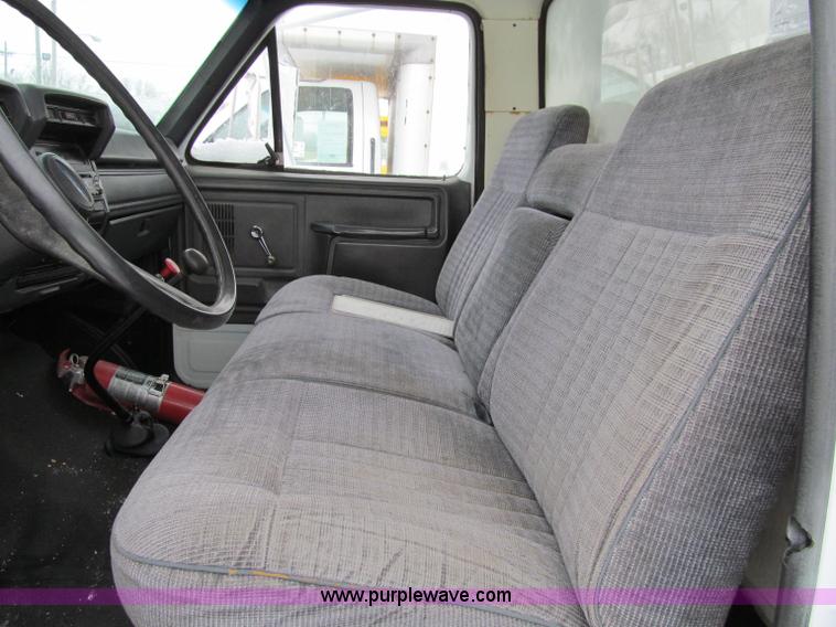 image for item D7064 1984 Ford boom truck