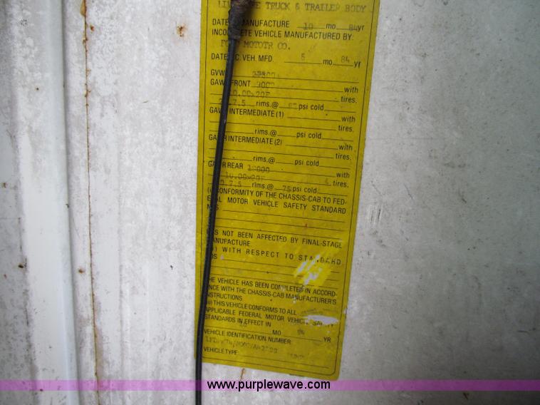 image for item D7064 1984 Ford boom truck