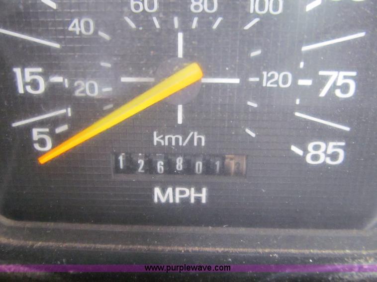 image for item D7064 1984 Ford boom truck