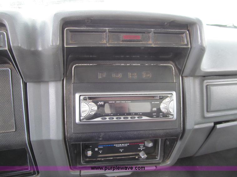 image for item D7064 1984 Ford boom truck