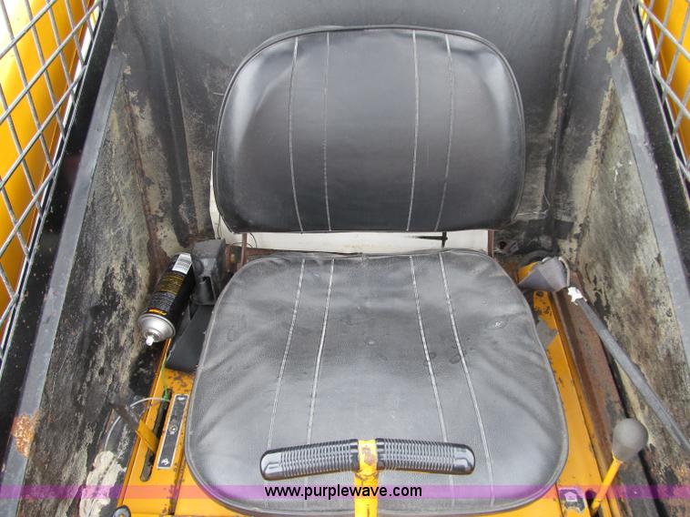 image for item D7069 Mustang 442 skid steer