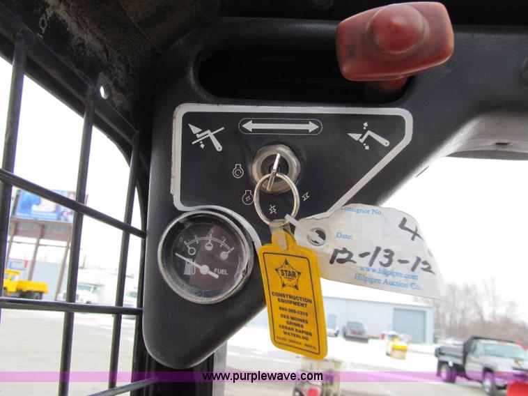 image for item D7069 Mustang 442 skid steer