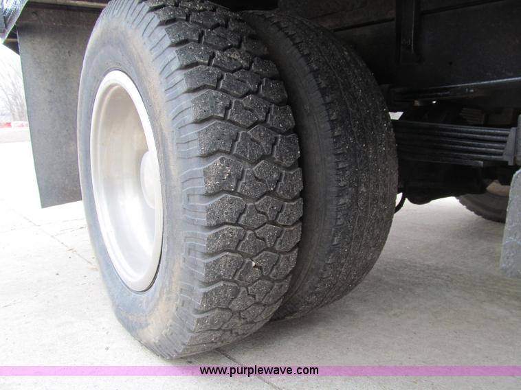 image for item D7073 1995 Chevrolet 3500 service truck