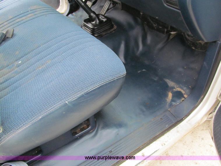 image for item D7073 1995 Chevrolet 3500 service truck