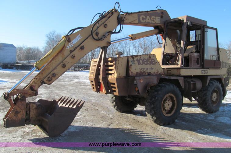 image for item E3639 1985 Case 1085B Cruz-Air mobile excavator