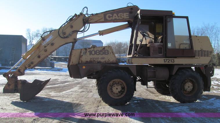 image for item E3639 1985 Case 1085B Cruz-Air mobile excavator