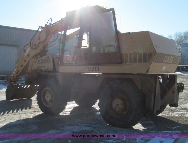 image for item E3639 1985 Case 1085B Cruz-Air mobile excavator