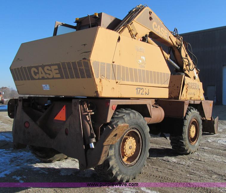 image for item E3639 1985 Case 1085B Cruz-Air mobile excavator