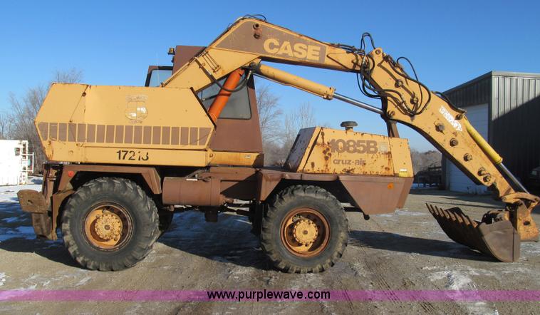 image for item E3639 1985 Case 1085B Cruz-Air mobile excavator