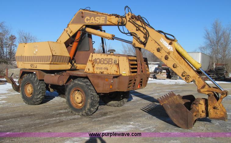 image for item E3639 1985 Case 1085B Cruz-Air mobile excavator
