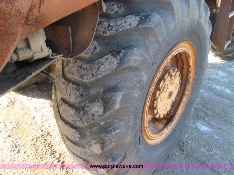 image for item E3639 1985 Case 1085B Cruz-Air mobile excavator