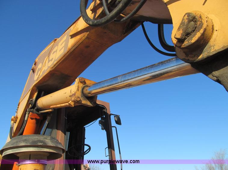 image for item E3639 1985 Case 1085B Cruz-Air mobile excavator